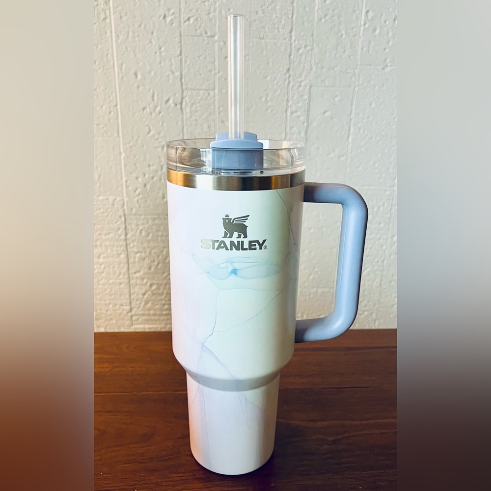 Stanley 40 oz Stainless Steel H2.0 Flowstate Quencher (Watercolor Dusk)